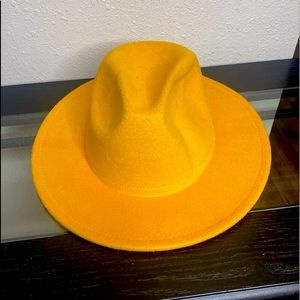 Women’s Fedora Hat Beautiful 🤩 Spring/Summer Gold Color